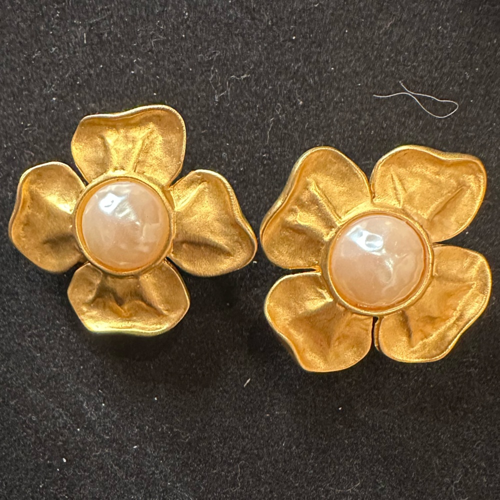 GIVENCHY Pearl Flower Clip On Earrings